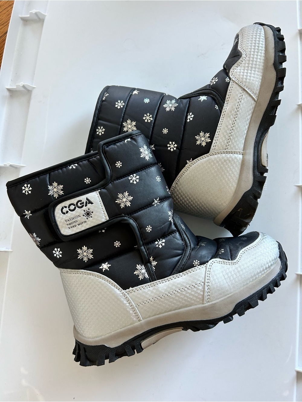 COGA Black Snowflake Snow Boots Size EU 36 Women’s 6 / Girl’s 4